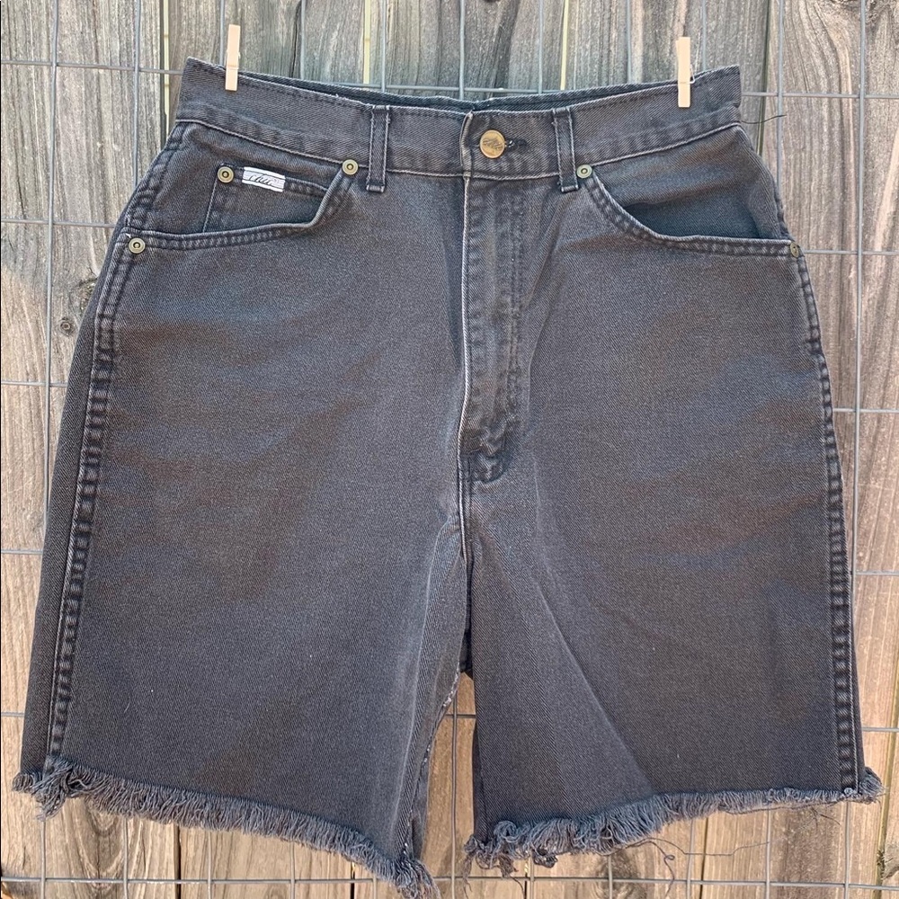 Chic cut-off denim shorts
